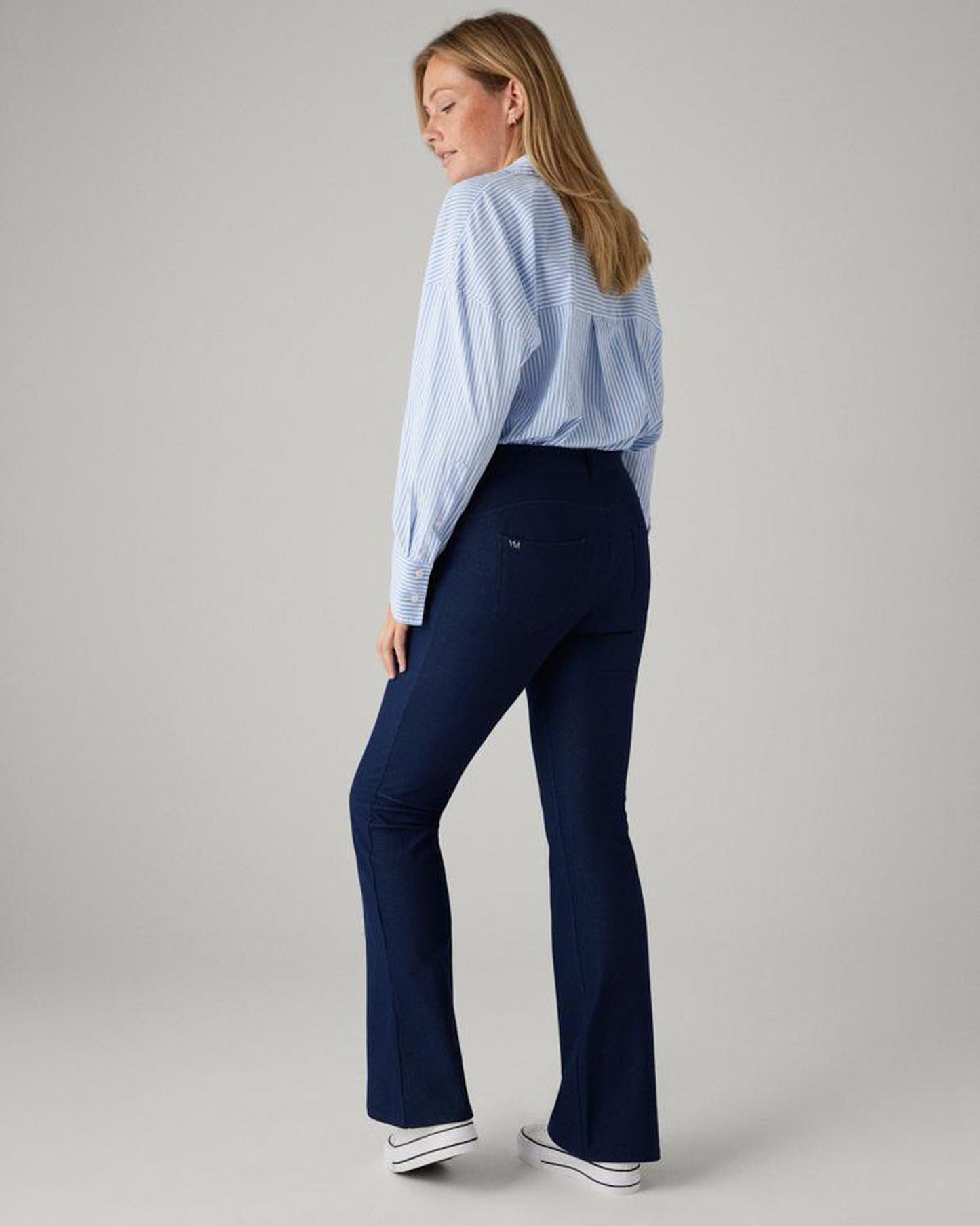 Ysabel Mora 70406 Flared Jeggings - Dark denim blue stretch high rise leggings with a flared boot leg, back pockets, belt loops and faux front pockets and fly top stitching.