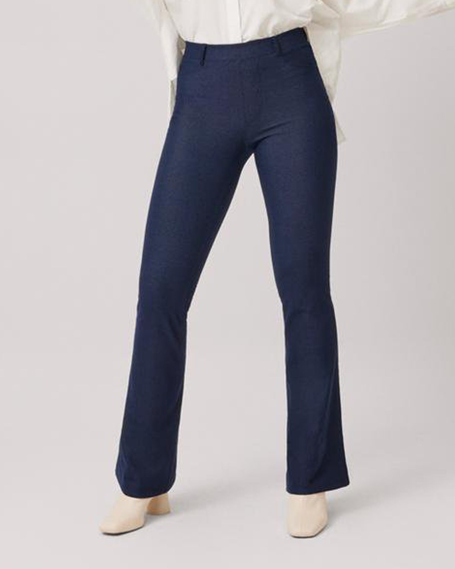 Ysabel Mora 70406 Flared Jeggings - Dark denim blue stretch high rise leggings with a flared boot leg, back pockets, belt loops and faux front pockets and fly top stitching.