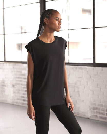 Ysabel Mora 70805 Sports Shirt - Light and airy black sleeveless sports t-shirt top made of breathable elasticated fabric allowing total freedom of movement.