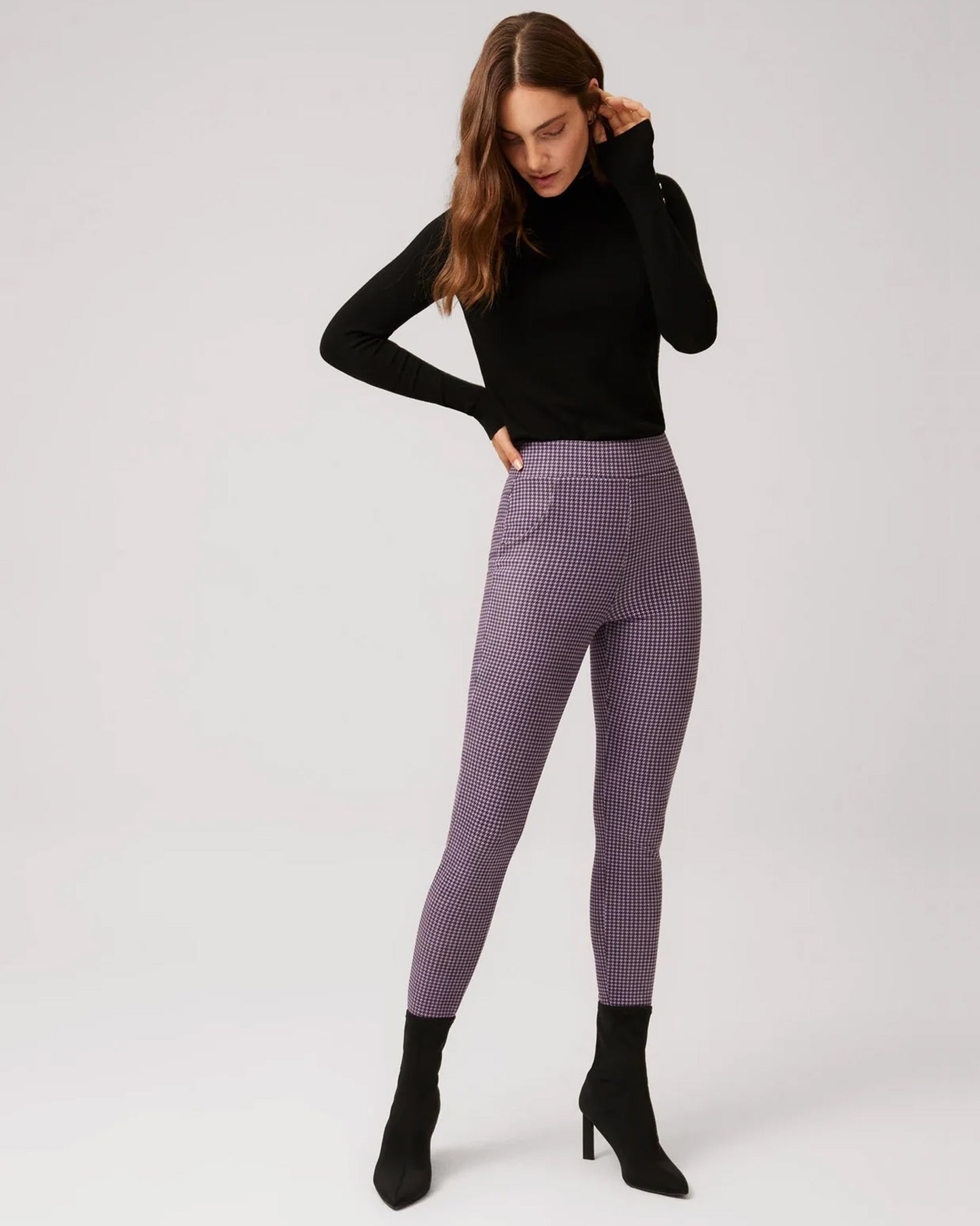 Ysabel Mora 70402 Houndstooth Leggings - High waisted purple trouser leggings (treggings) with a black micro houndstooth style pattern and faux front pockets, worn with black polo neck and black high heel boots.