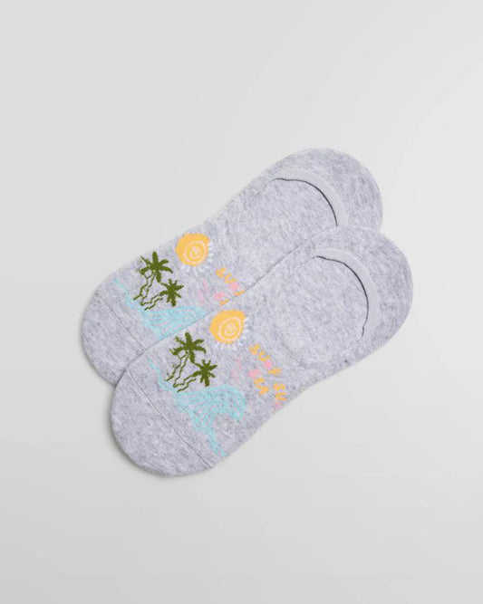 Ysabel Mora 12857 Surf Sun liners - Light fleck grey cotton no show sneaker socks with blue waves, green palm trees and sun design featuring the words "surf sun sea" in yellow and pink. The heel has an anti-slip silicone grip.