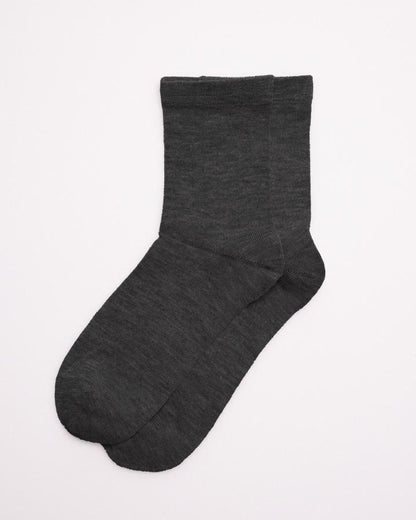 Ysabel Mora 12348 Bambú Sock - Dark grey quarter high bamboo socks with shaped heel, flat toe seam and thin elasticated comfort cuff.