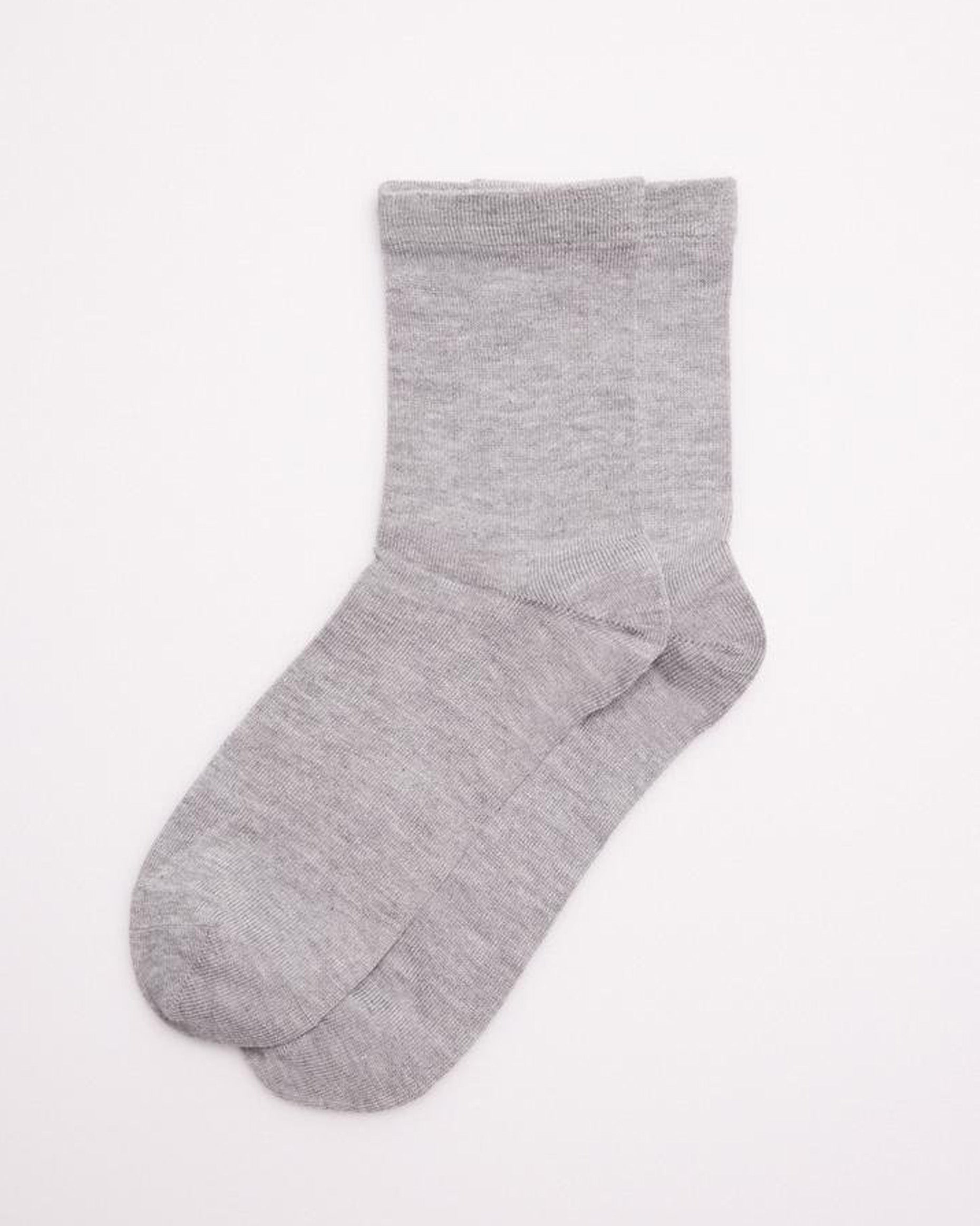 Ysabel Mora 12348 Bambú Sock - Light grey quarter high bamboo socks with shaped heel, flat toe seam and thin elasticated comfort cuff.