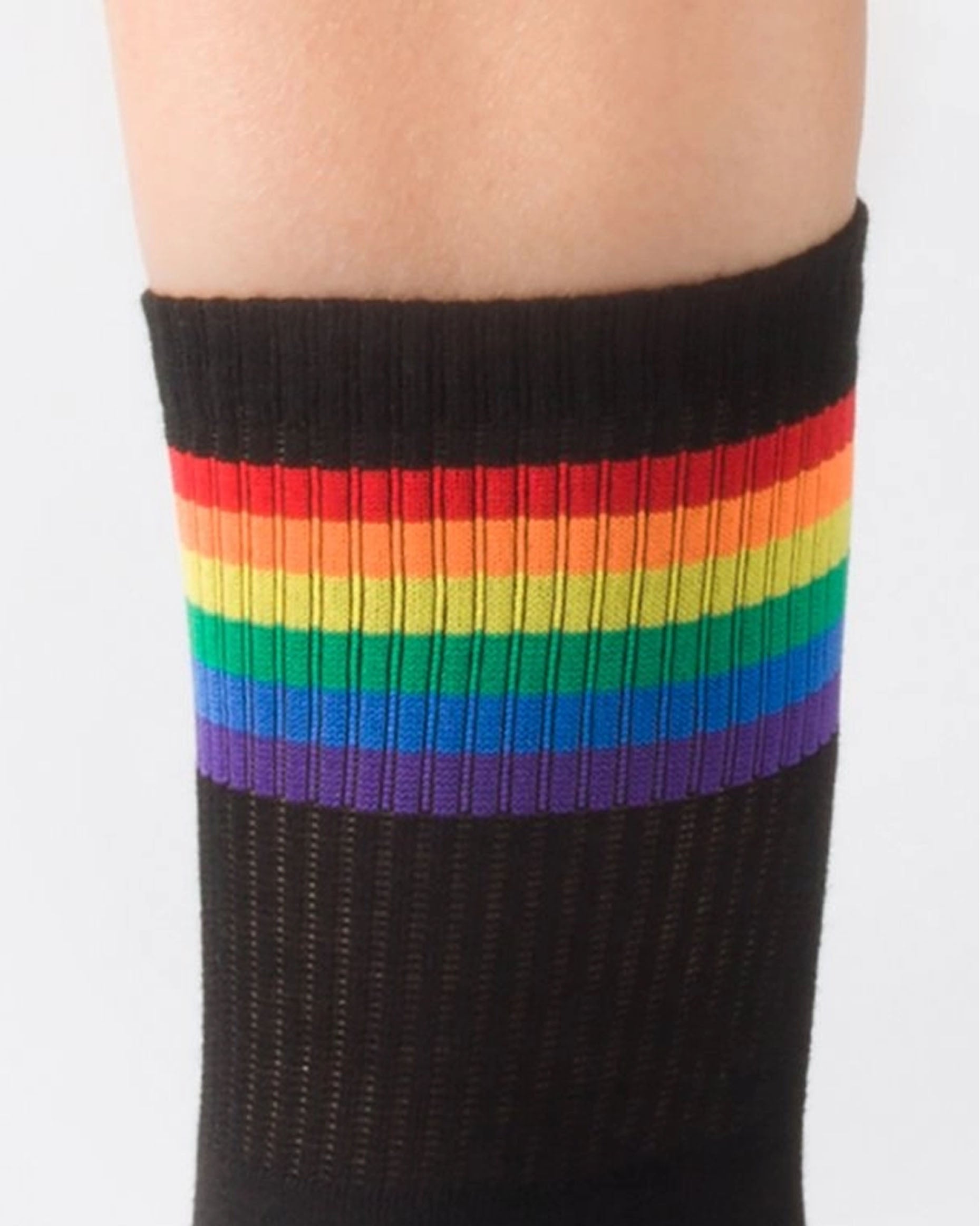 Calzitaly Rainbow Cotton Sock - Black cotton ankle socks with a close up of its ribbed rainbow sports style striped cuff, perfect for LGBTQ+ Gay Pride