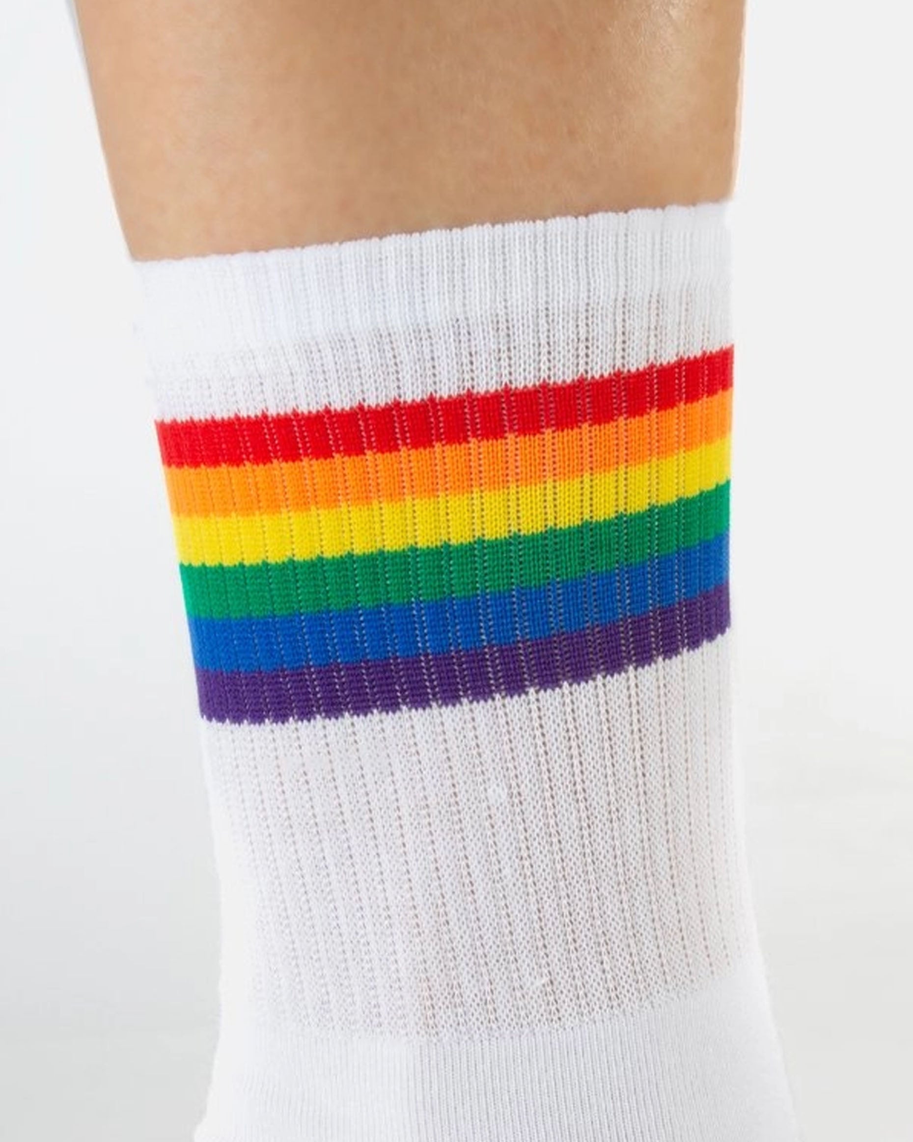 Calzitaly Rainbow Cotton Sock - White cotton ankle socks with a close up of its ribbed rainbow sports style striped cuff, perfect for LGBTQ+ Gay Pride