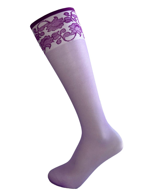 Omsa Dreamer Gambaletto - Sheer lilac fashion knee-high socks with a woven purple floral lace style pattern around the cuff.