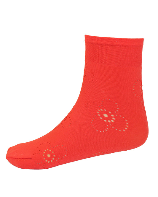 Omsa Flore Calzino - Kid's bright red opaque children's fashion ankle socks with a perforated cut out floral style pattern and deep elasticated comfort cuff.