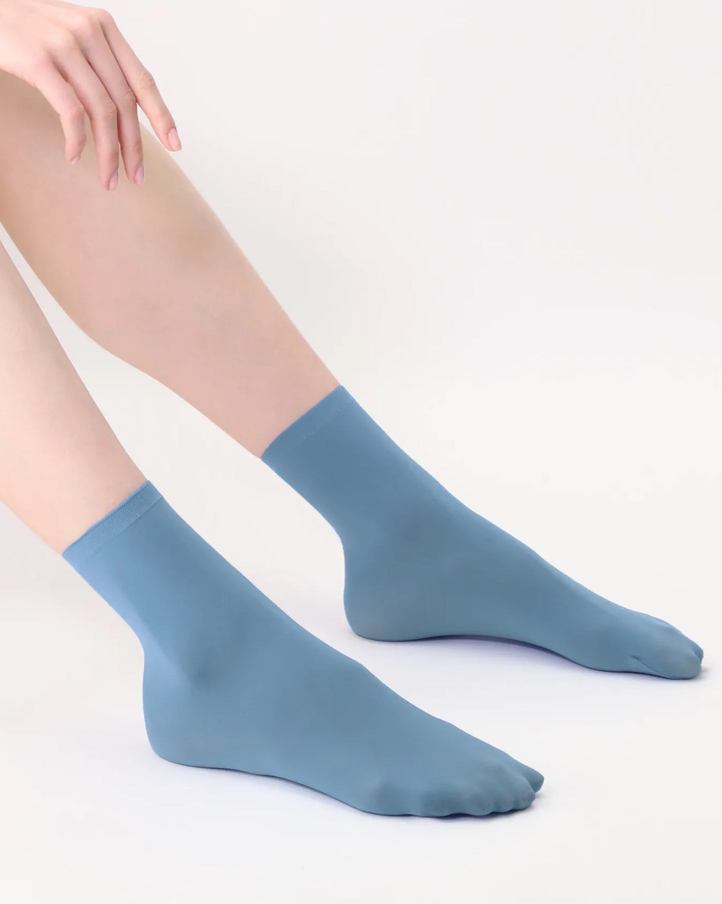 Oroblù All Colors Sock - Soft plain denim (ocean) blue opaque ankle tube socks with plain cuff.