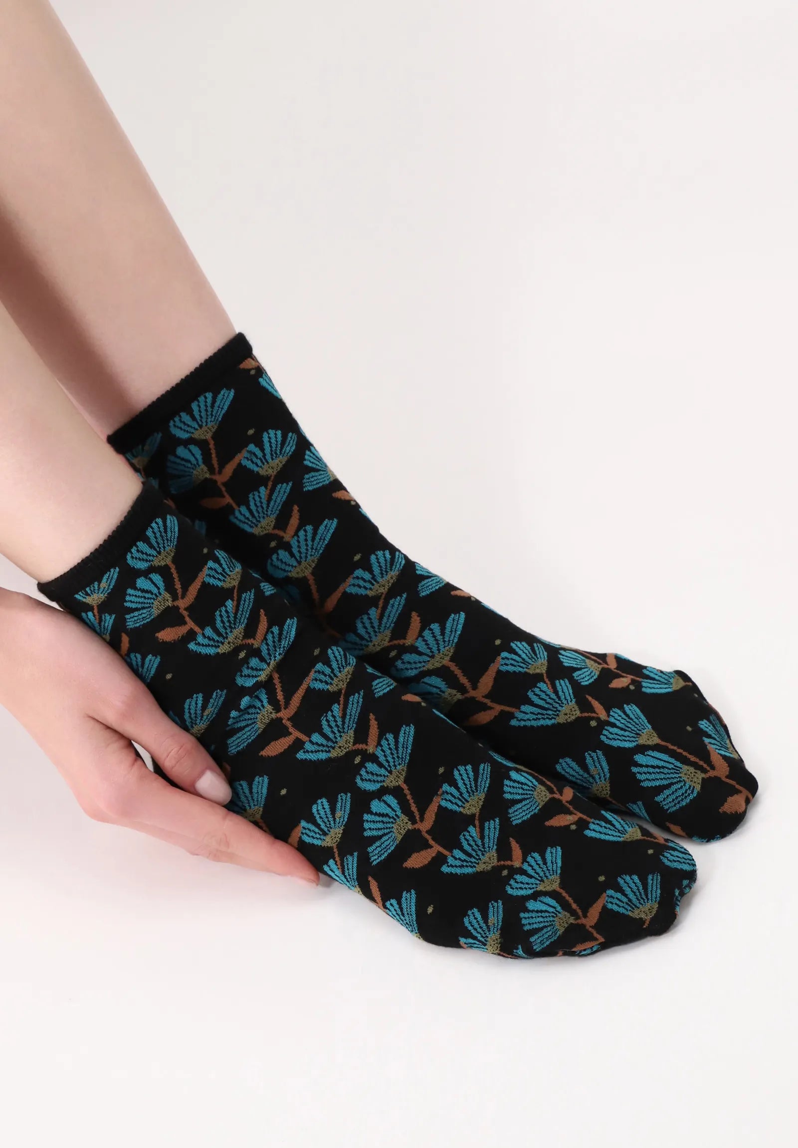 Oroblù Bloom Sock - Black viscose mix fashion ankle socks with an all over woven floral pattern in teal blue, rusty brown and olive green.
