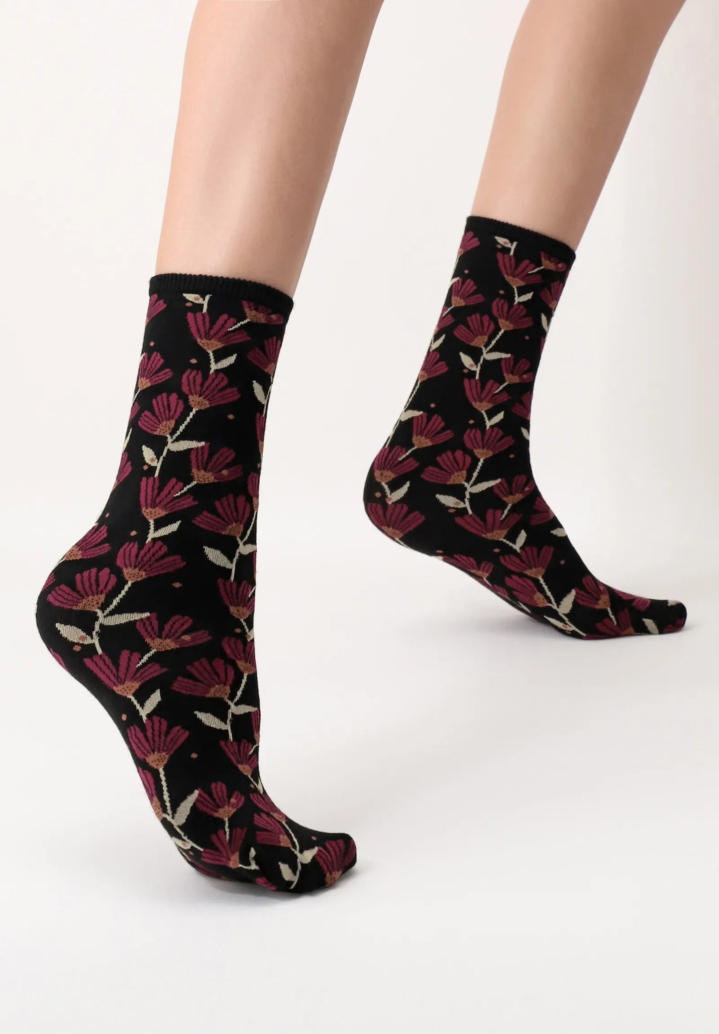 Oroblù Bloom Sock - Black viscose mix ankle socks with an all over woven floral pattern in wine, rusty orange and cream.