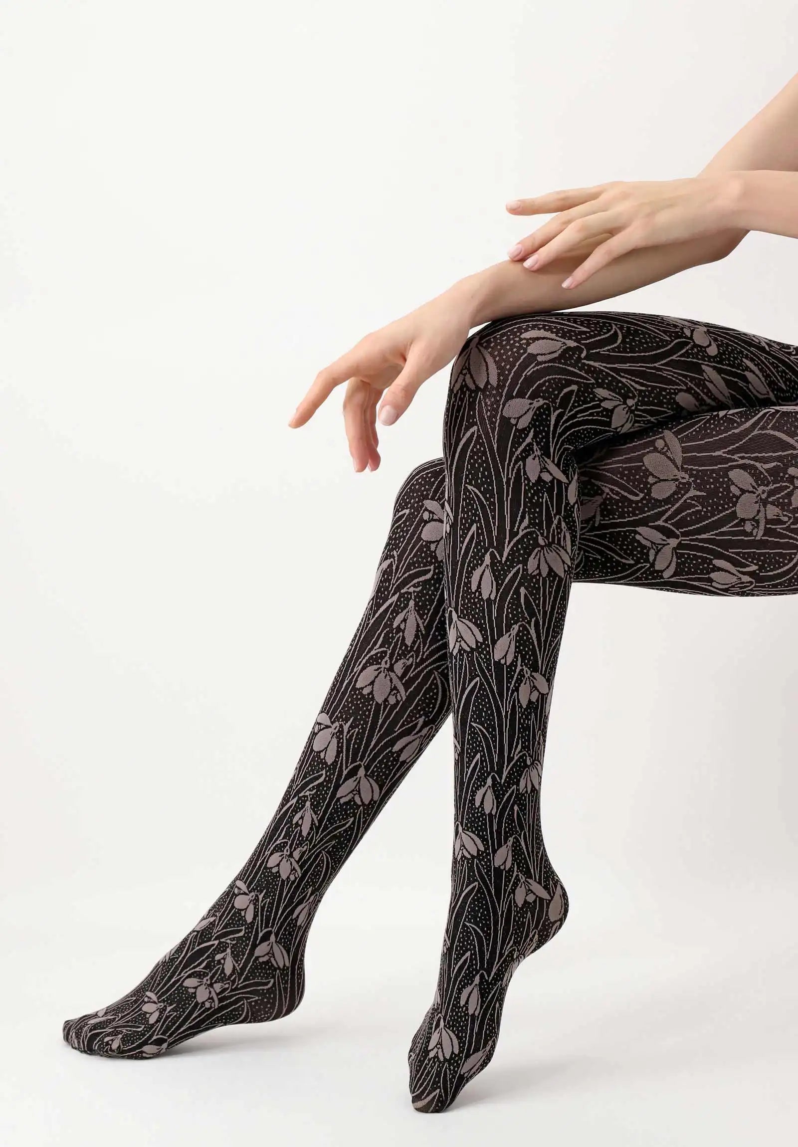 Oroblù I Love First Class Flowers Collant - Black opaque fashion tights with an all over snowdrops floral pattern in beige with a speckled background