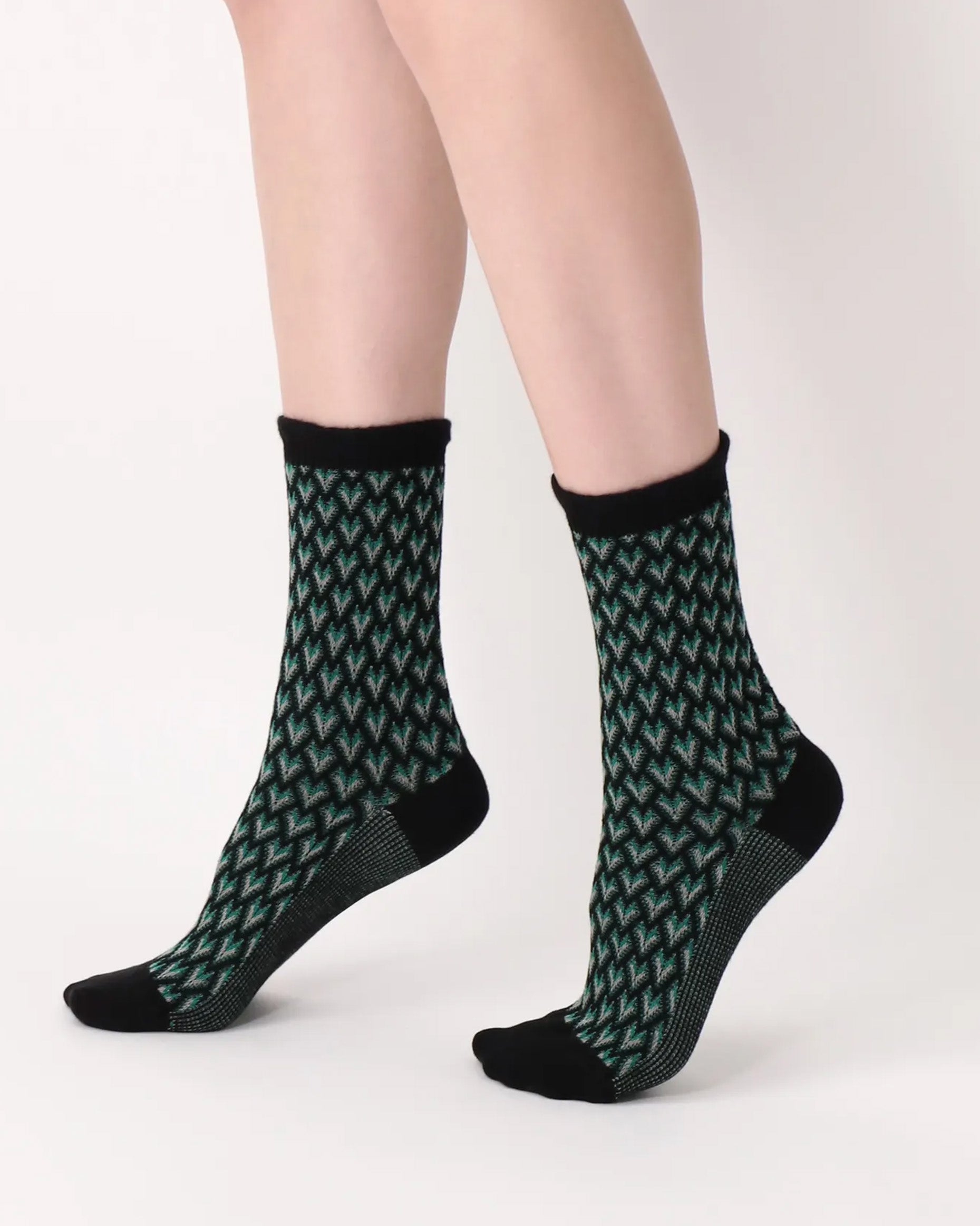 Oroblù Jacquard Deco Ankle Sock - Black cotton mix fashion light knitted ankle socks with a three tone jacquard pattern in shades of green and slight ruffled cuff.