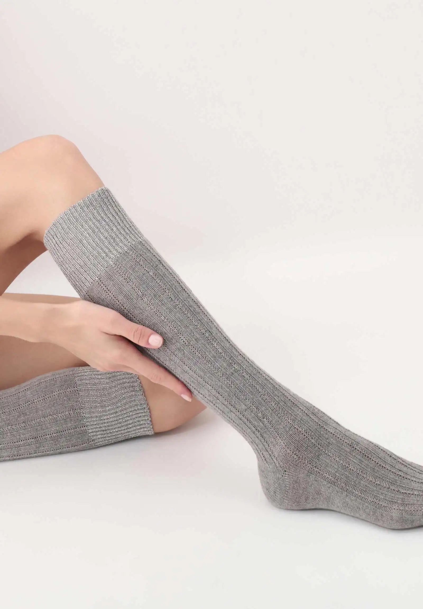 Oroblù Jasmine Knee Socks - Ultra soft and warm light grey ribbed knitted knee-high socks with a touch of alpaca, sparkly silver glitter cuff.