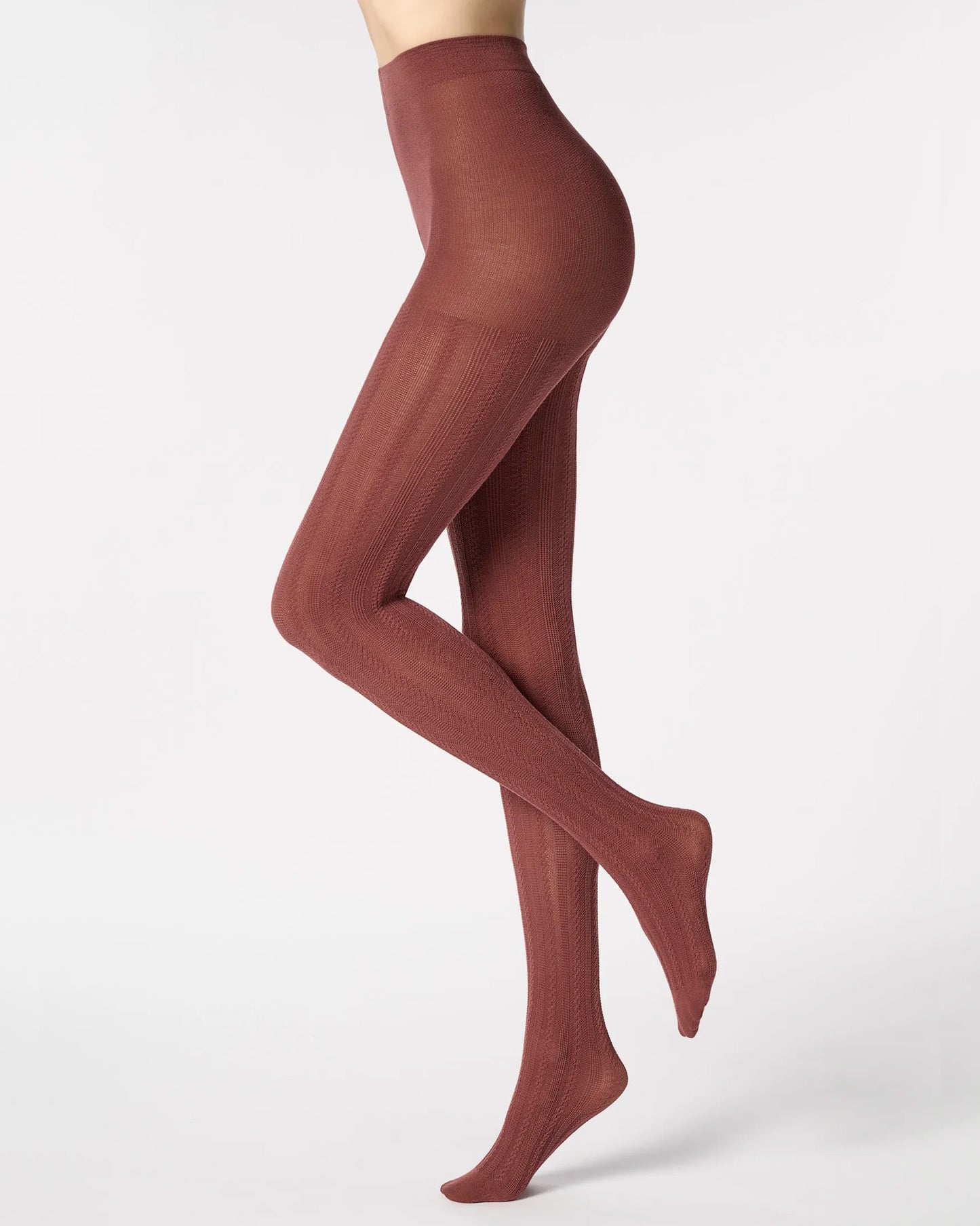 Marron / brick red knitted cotton socks with a geometric stripe cable design