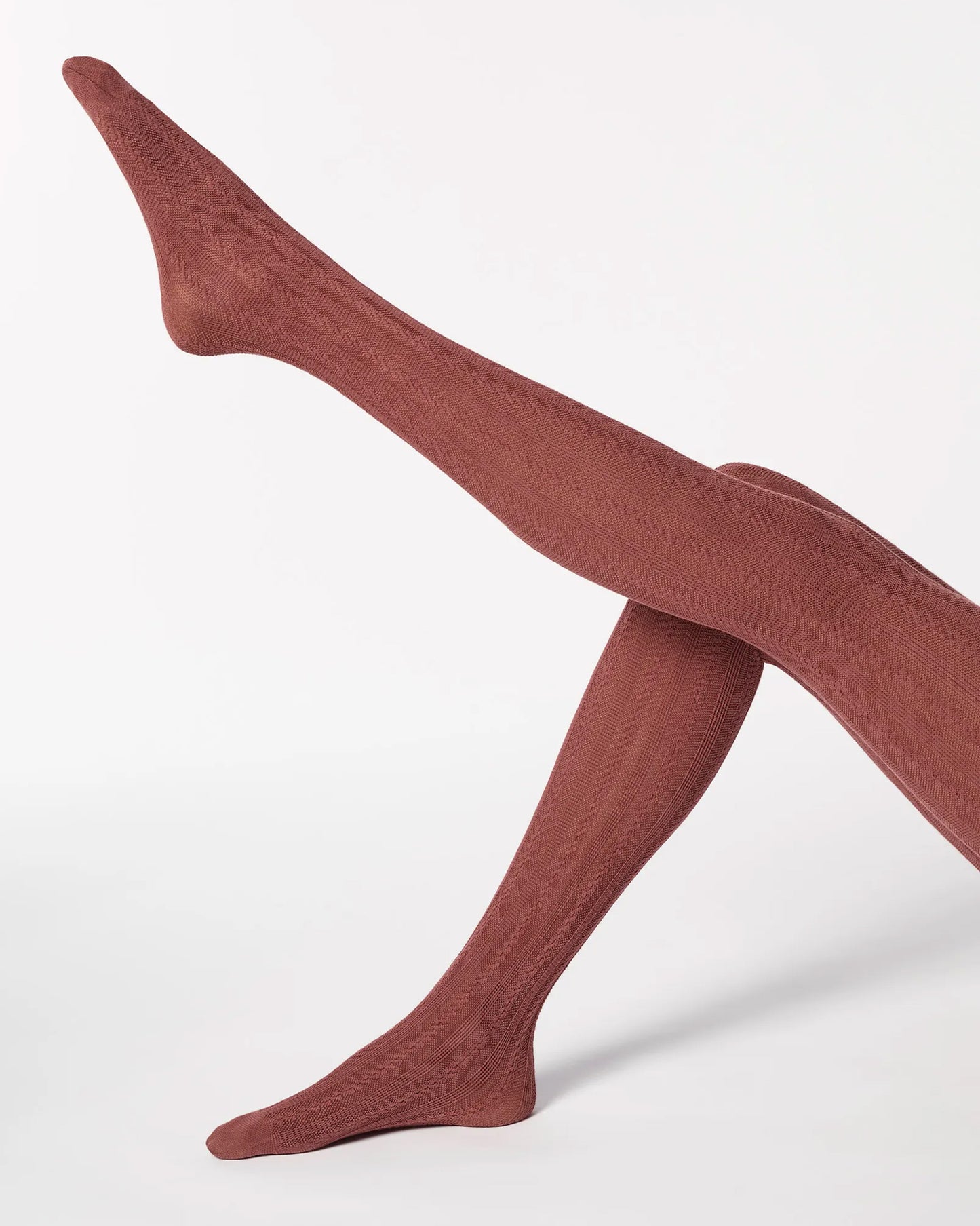 Marron / brick red knitted cotton socks with a geometric stripe cable design