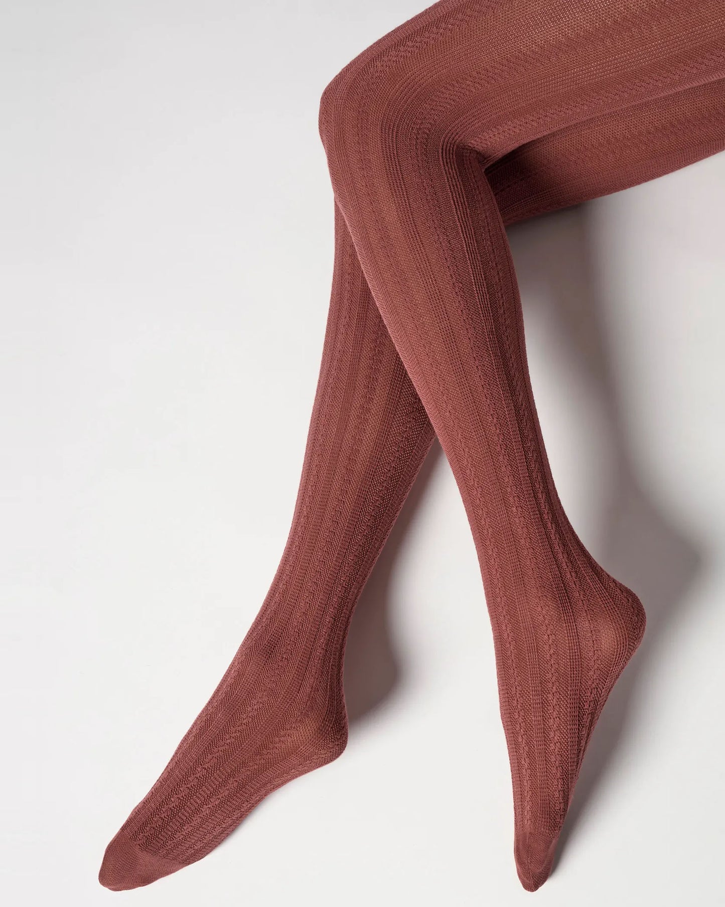 Marron / brick red knitted cotton socks with a geometric stripe cable design