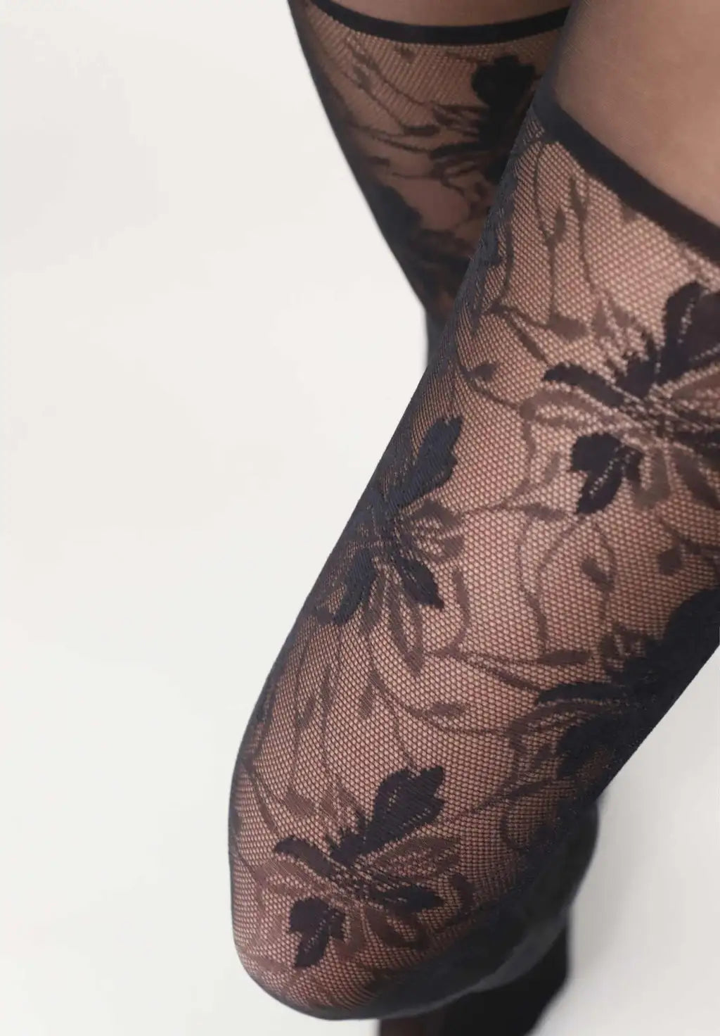 Oroblù Shock Up Lace - Black semi-sheer fashion tights with a floral lace pattern up to the thigh, shaping push-up panty control-top
