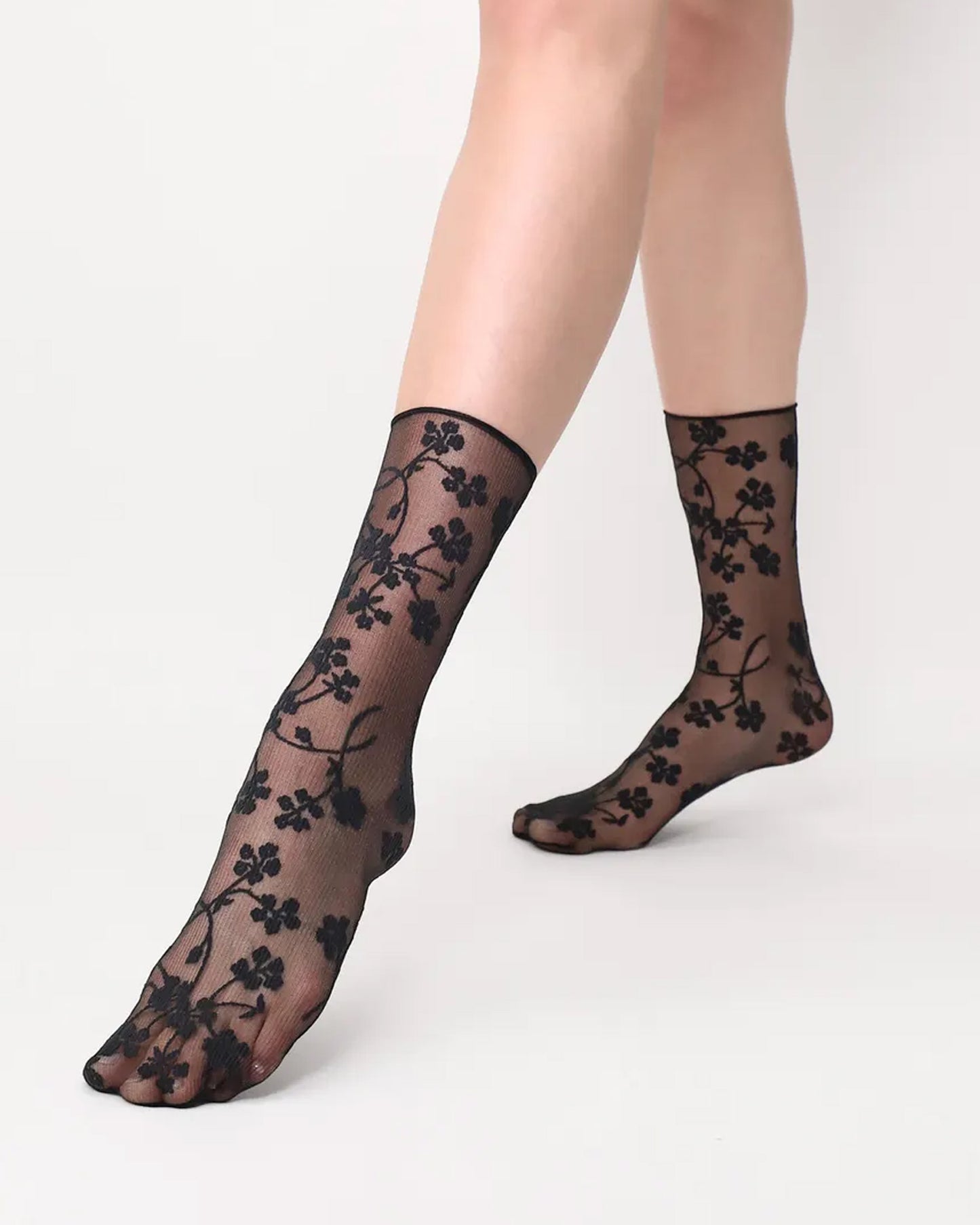 Oroblù Spring Flowers Sock - Sheer black fashion ankle socks with a woven floral pattern and no cuff roll top.