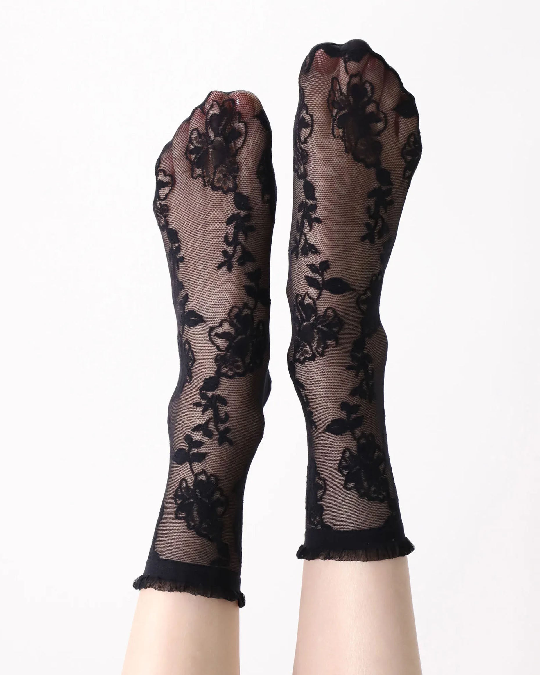 Oroblù Trim Calzino - Sheer black micro mesh fashion ankle socks with a woven floral lace style pattern and frill cuff edge.