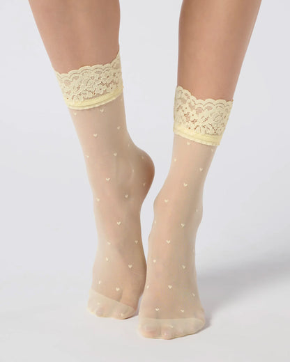 Oroblù Sweetie Calzino - Sheer pale yellow fashion ankle socks with an all over dotted heart pattern and floral lace cuff.