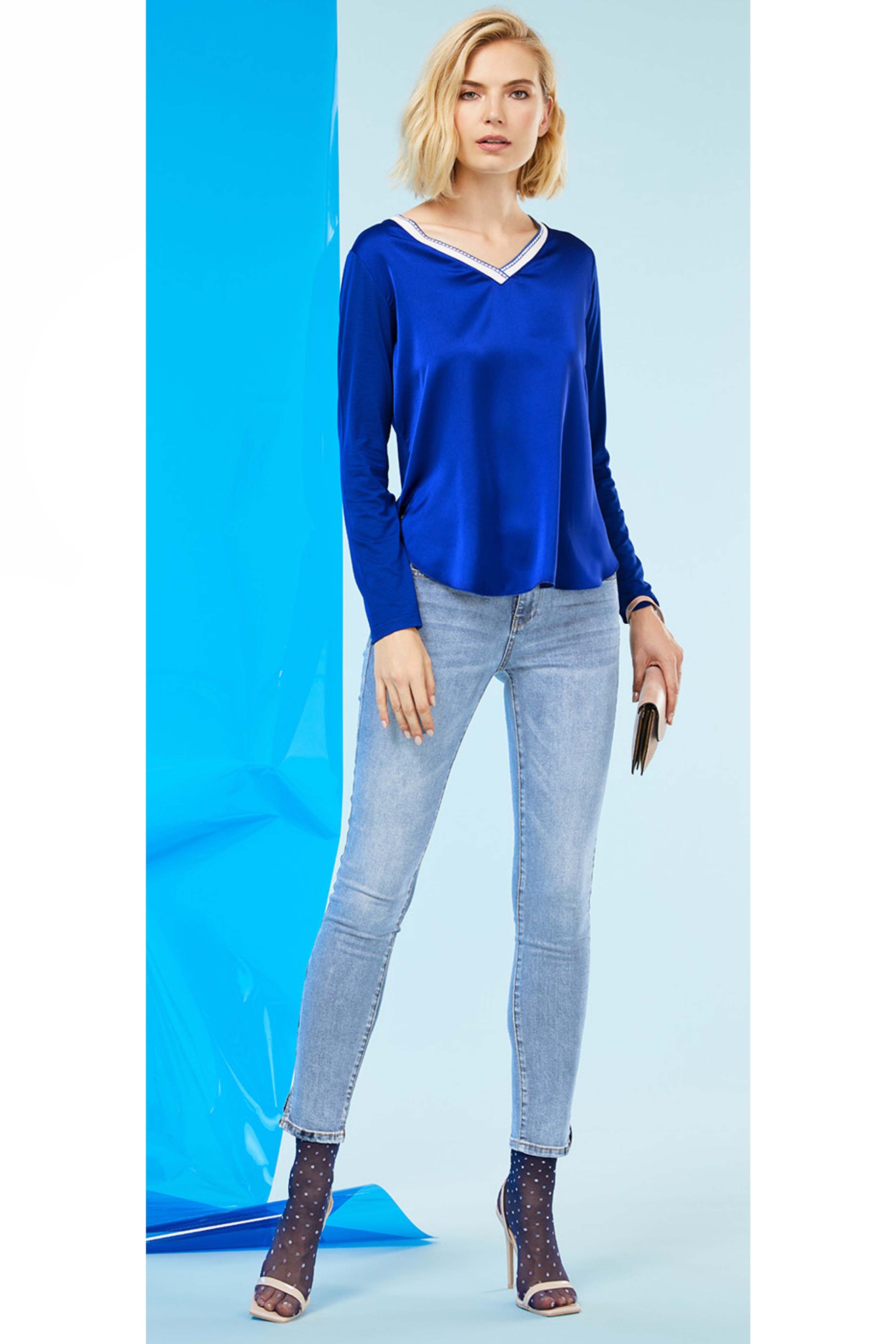 SiSi Look Me Jeggings - High rise soft cotton jean leggings (jeggings) in light denim blue with button and fly zip closures, front and back pockets, belt loops and side slits on the cuffs. Worn with a blue satin v-neck blouse and sheer navy spot ankle socks.