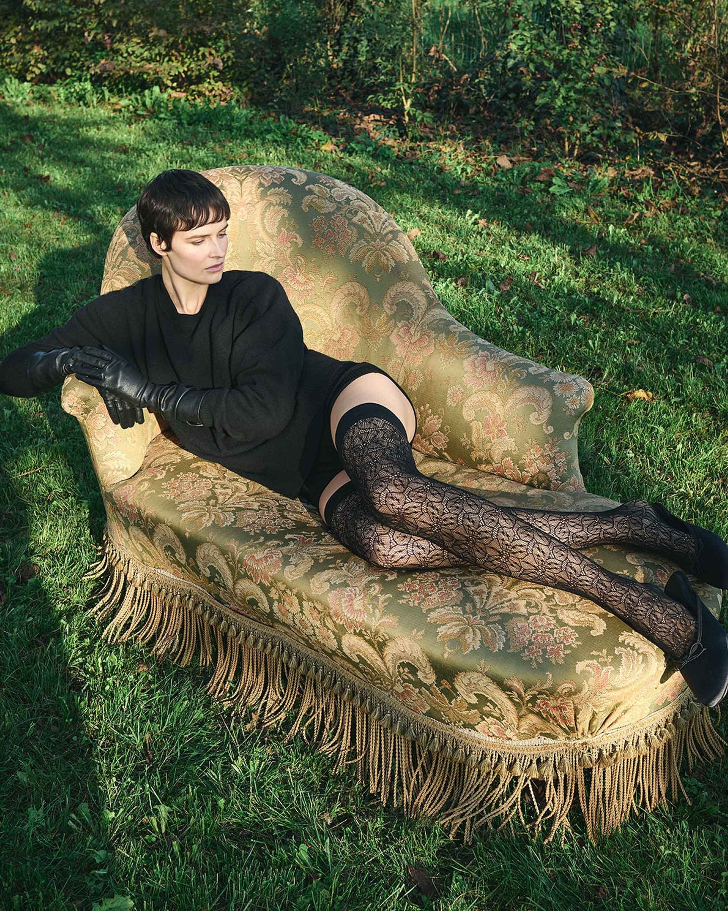 Trasparenze Compass Rose Autoreggente - Black openwork floral lace pattern fashion fishnet hold-ups. Worn with black jumper and leather gloves.