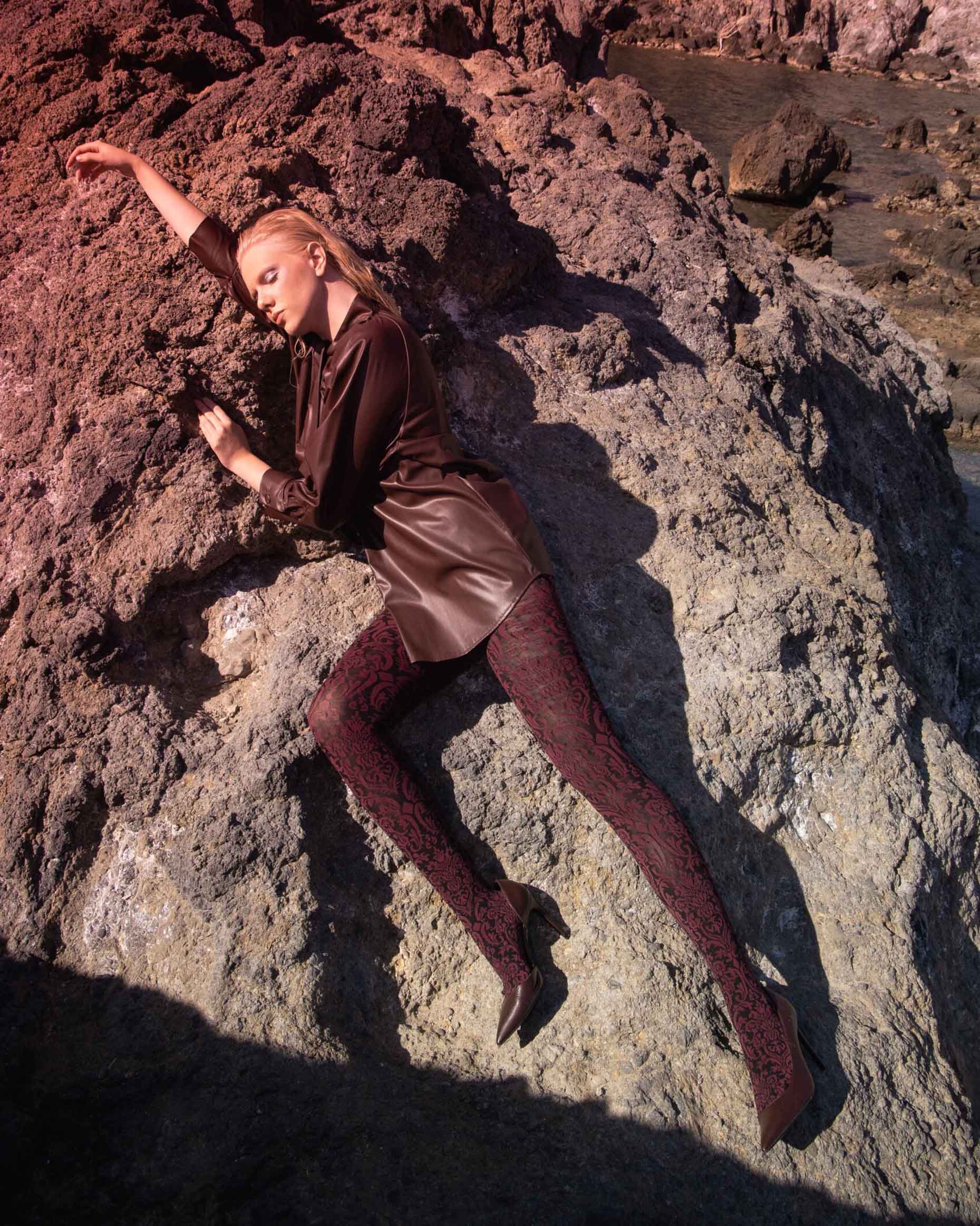 Trasparenze Sceptrum Collant - Black ultra opaque fashion tights with a woven wine baroque style pattern, flat seams and gusset.