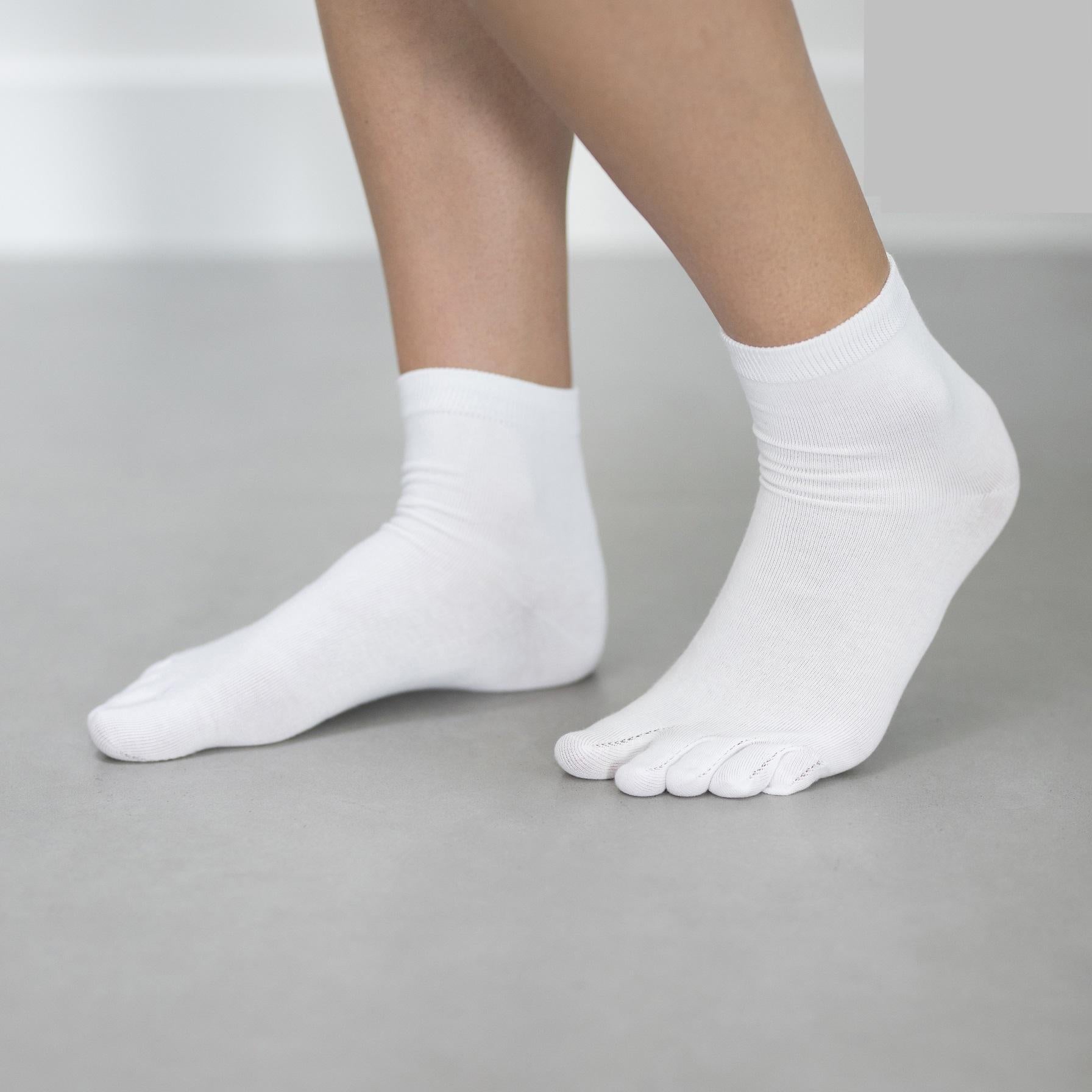 Bonnie Doon Plain Toe Sock BN061065 - white cotton toe socks