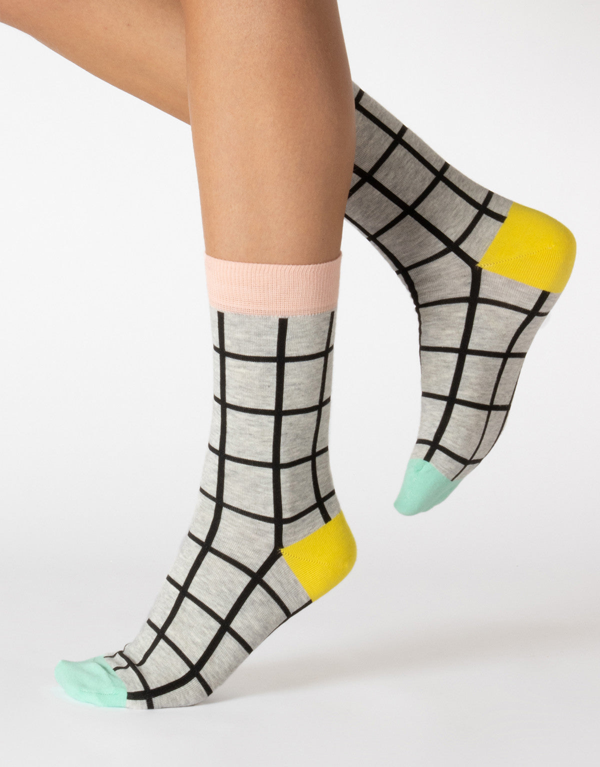 Calzitaly Checkered Cotton Socks - Grey ankle length cotton ankle socks with a black linear square pattern, dusty pink cuff, yellow shaped heal and mint green toe with flat seams.