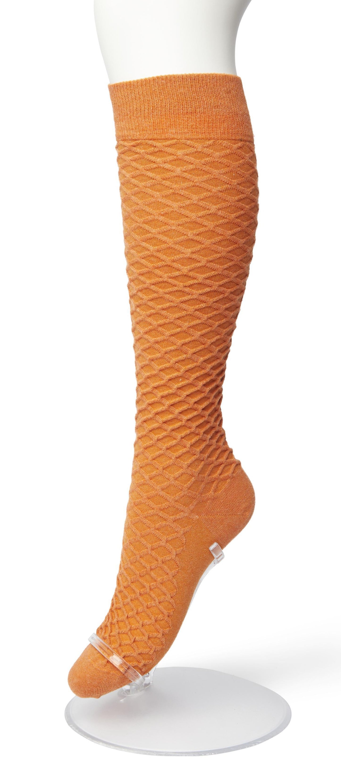 Bonnie Doon BP211506 Cable Knee-highs - Rust orange (sudan brown) soft and warm knitted knee-high socks with a criss-cross diamond textured pattern