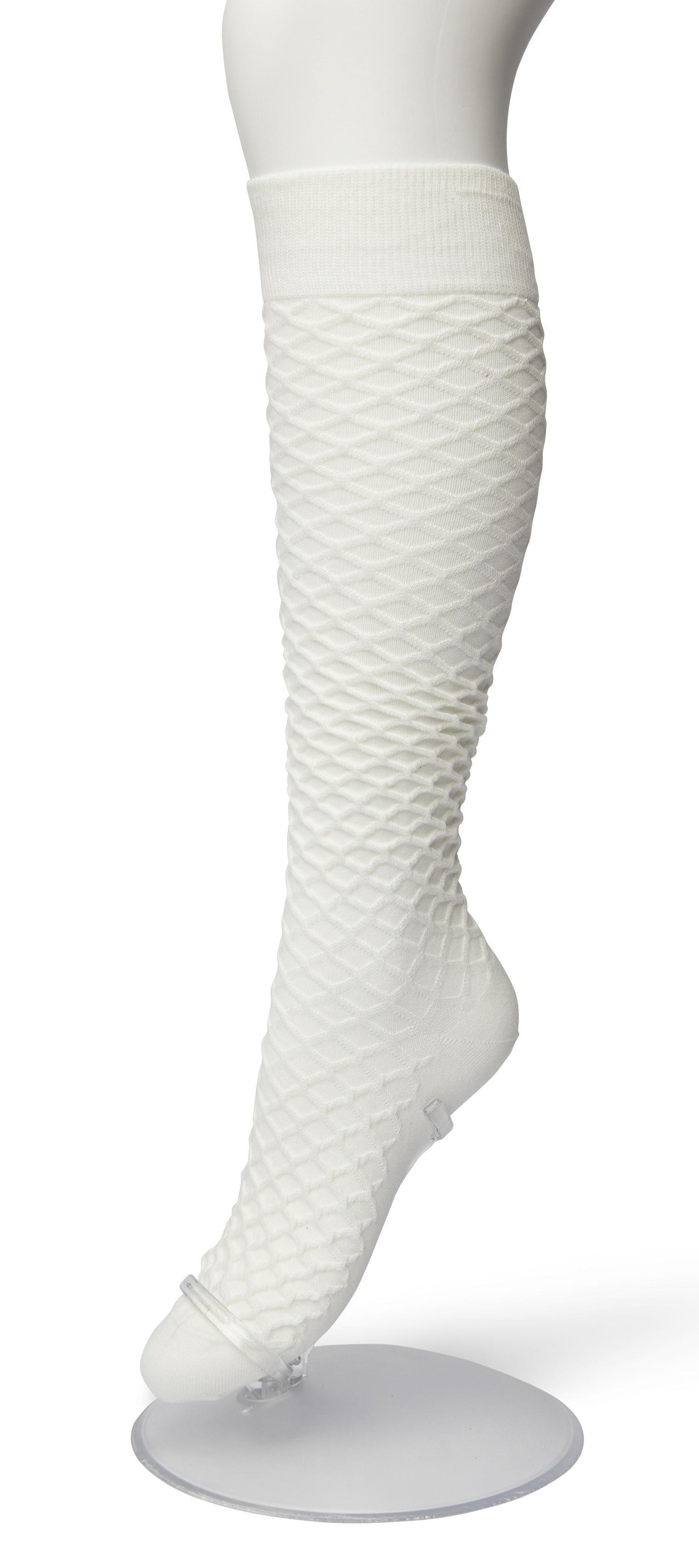 Bonnie Doon BP211506 Cable Knee-highs - Ivory (off white) soft and warm knitted knee-high socks with a criss-cross diamond textured pattern
