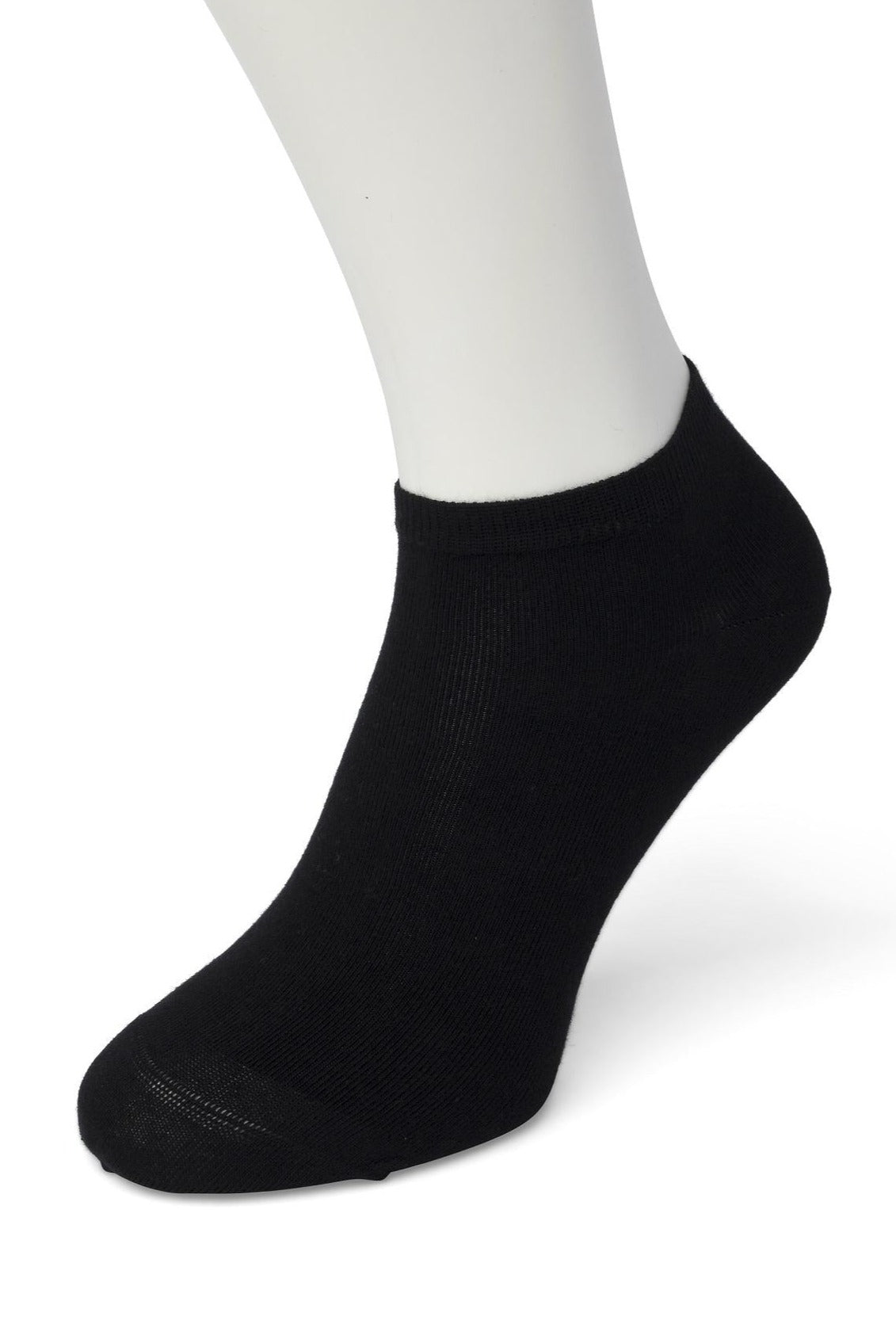 Bonnie Doon BD811001/BE812001/BD913401 Cotton Short Ankle Sock - Black Low rise cotton mix socks with flat toe seam and plain elasticated cuff. 