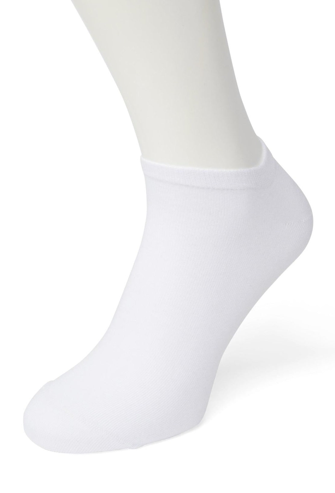 Bonnie Doon BD811001/BE812001/BD913401 Cotton Short Ankle Sock - White Low rise cotton mix socks with flat toe seam and plain elasticated cuff. 