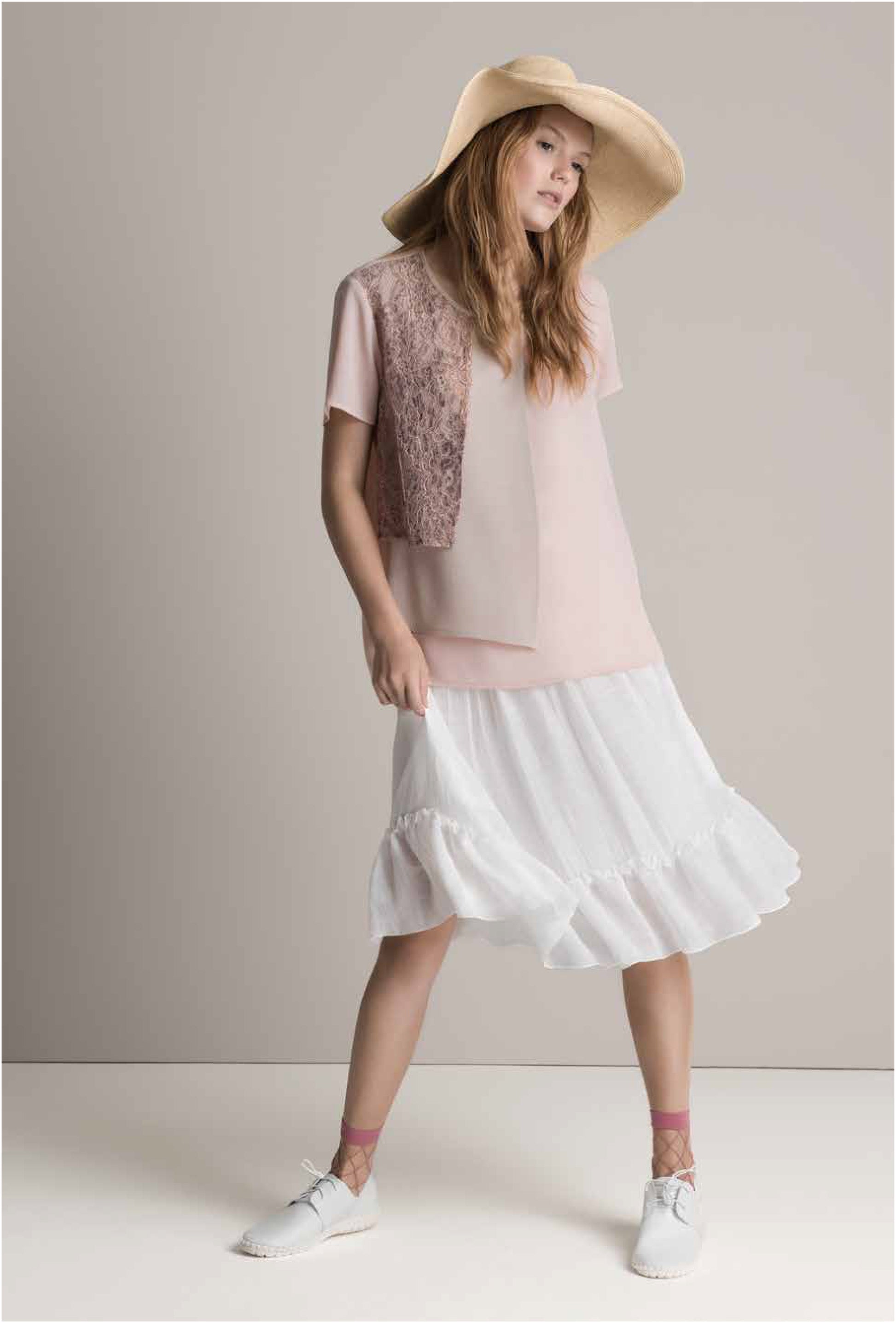 Omero Claire - dusty pale pink wide fishnet ankle socks
