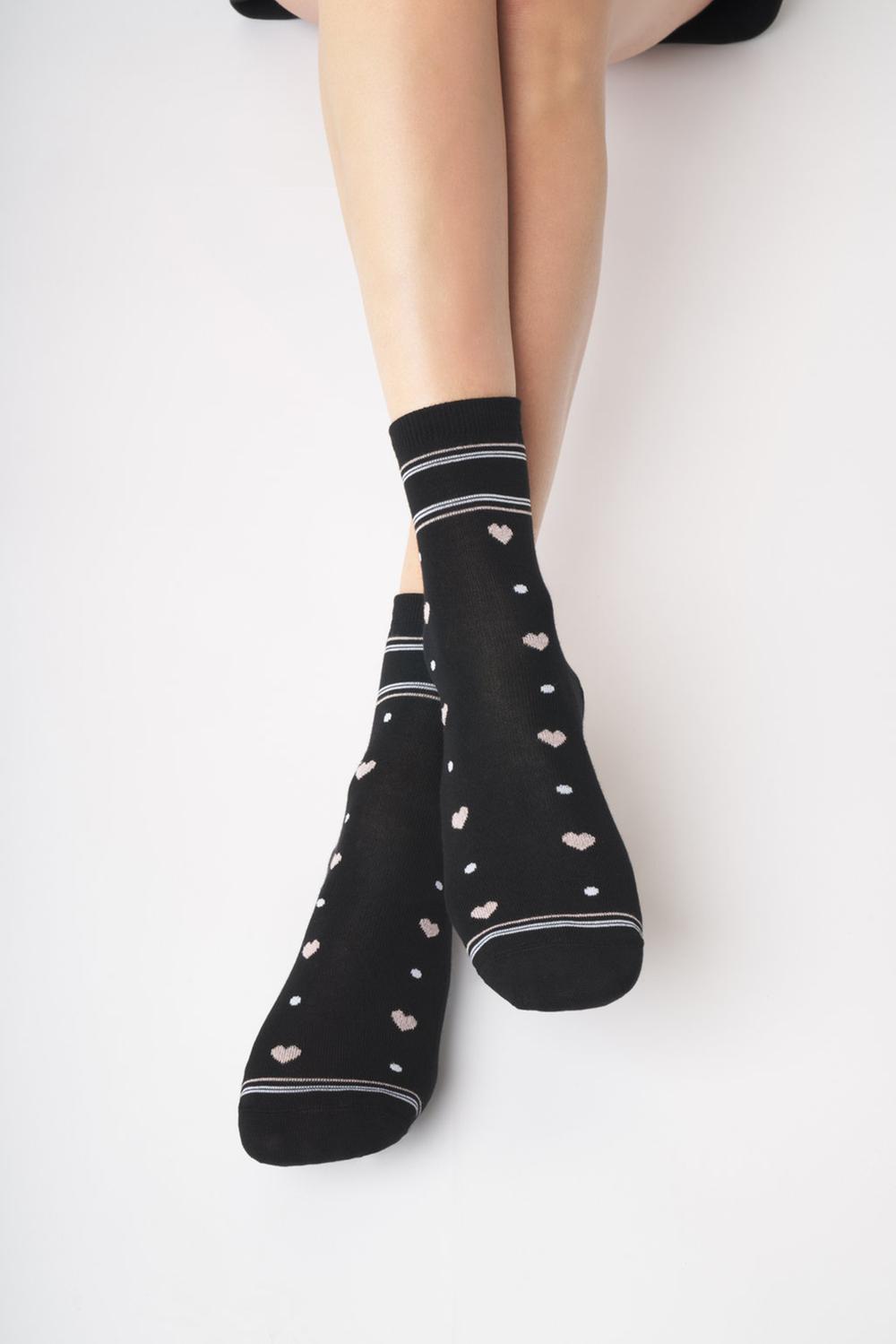 SiSi Cuori Calzino - Soft black cotton fashion ankle socks with white and sparkly gold lurex hearts and spots pattern and striped cuff and toe, shaped heel and flat toe seam.
