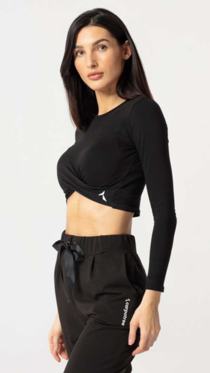 Carpatree Gaia Longsleeve Top - Black cropped long sleeve sports top with twist detail. Made of soft cotton.