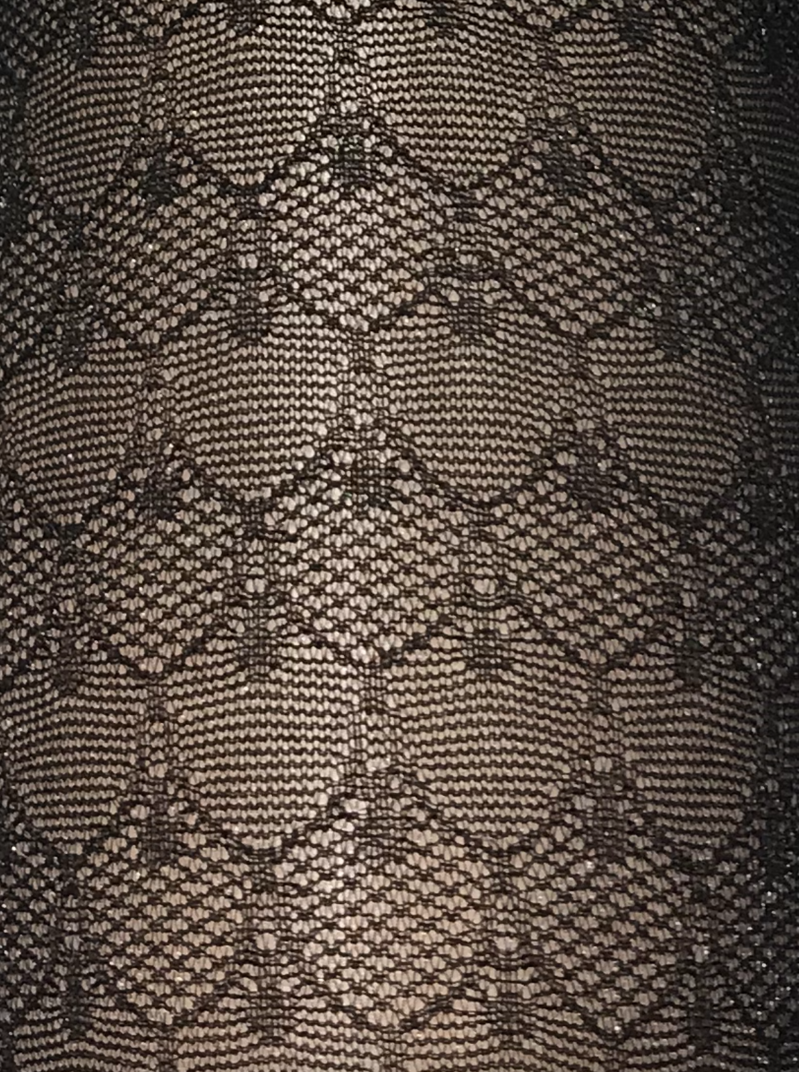 Omsa Round Autoreggente - Sheer fashion hold-ups with a fish scale style pattern and luxury lace top. Available in black and nude.