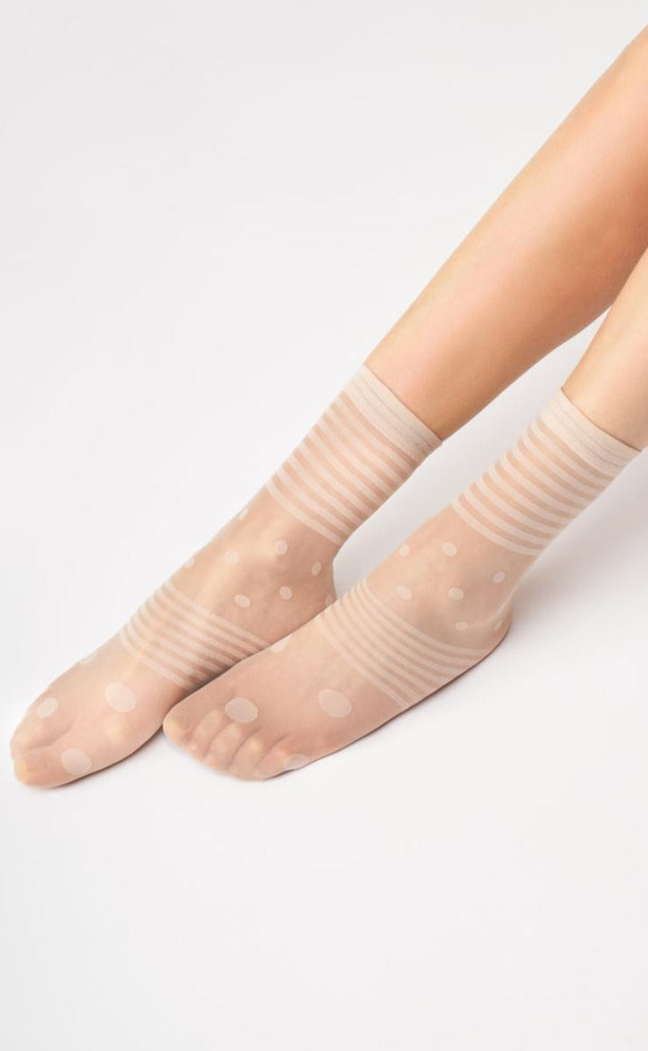 SiSi Dots Calzino - Sheer nude micro-mesh fashion ankle socks with an opaque polka dot and stripes pattern and silver lam̩ striped cuff.