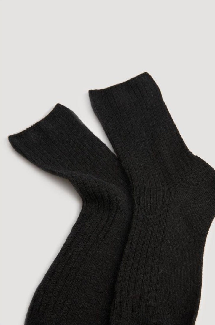 Ysabel Mora 12853 No Cuff Wool Sock - Soft and warm wool ribbed knitted thermal socks with no cuff, shaped heel and flat toe seam.