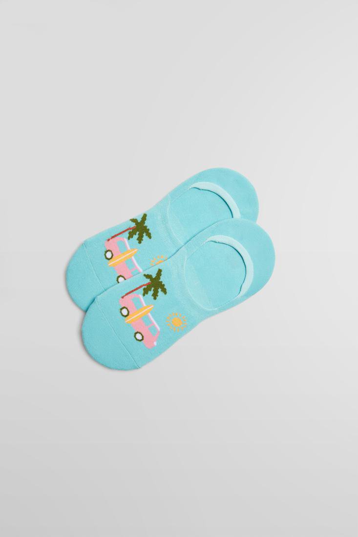 Ysabel Mora 12857 Campervan Liners - Turquoise blue cotton no show sneaker socks with pink campervan, yellow surf board, palm tree and sun design and anti-slip silicone grip on heel.