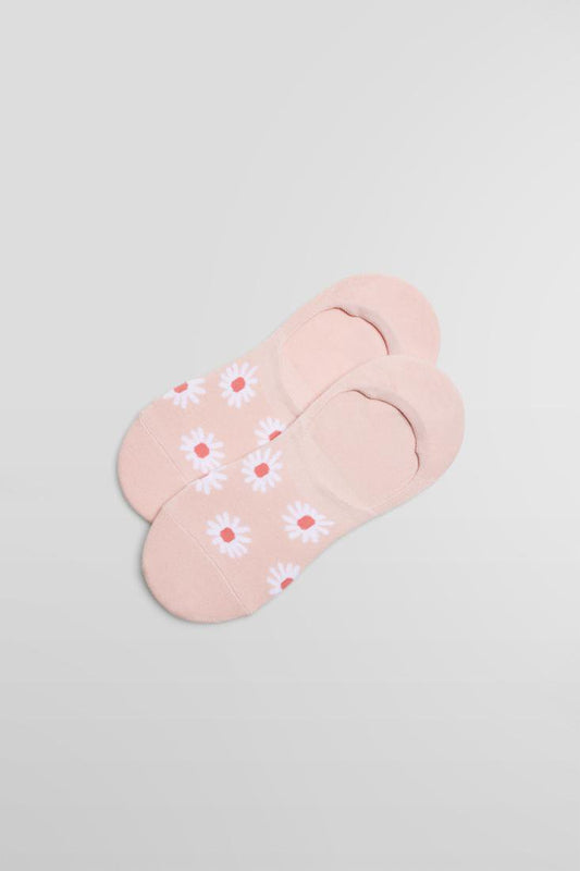 Ysabel Mora 12857 Flower Liners - Pale pastel pink cotton no show sneaker socks with white and pink daisy style pattern and anti-slip silicone grip on heel.