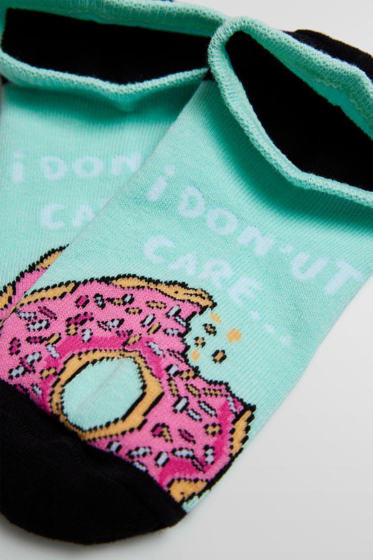 Ysabel Mora 12866 Donut Liners - Low ankle sneaker socks for the donut lover with a bit taken out of a pink iced donut with sprinkles design and the text "donut care" across the foot.