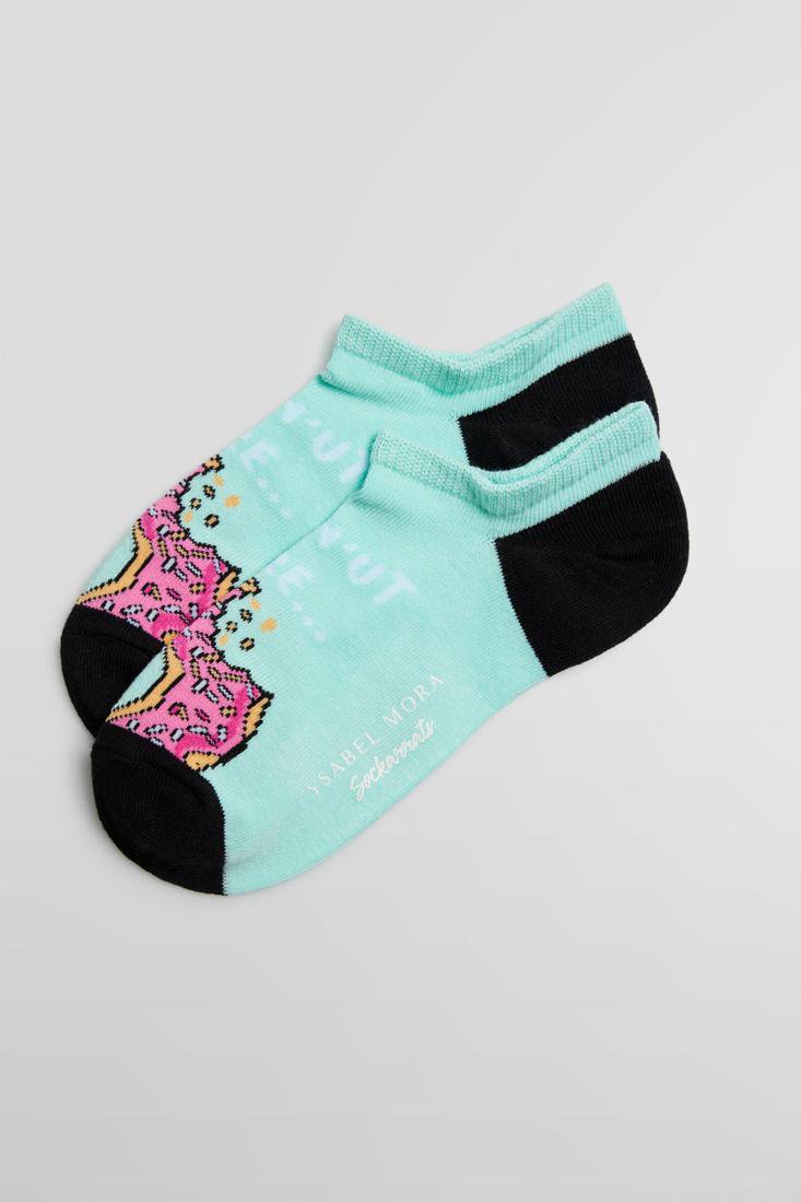 Ysabel Mora 12866 Donut Liners - Low ankle sneaker socks for the donut lover with a bit taken out of a pink iced donut with sprinkles design and the text "donut care" across the foot.