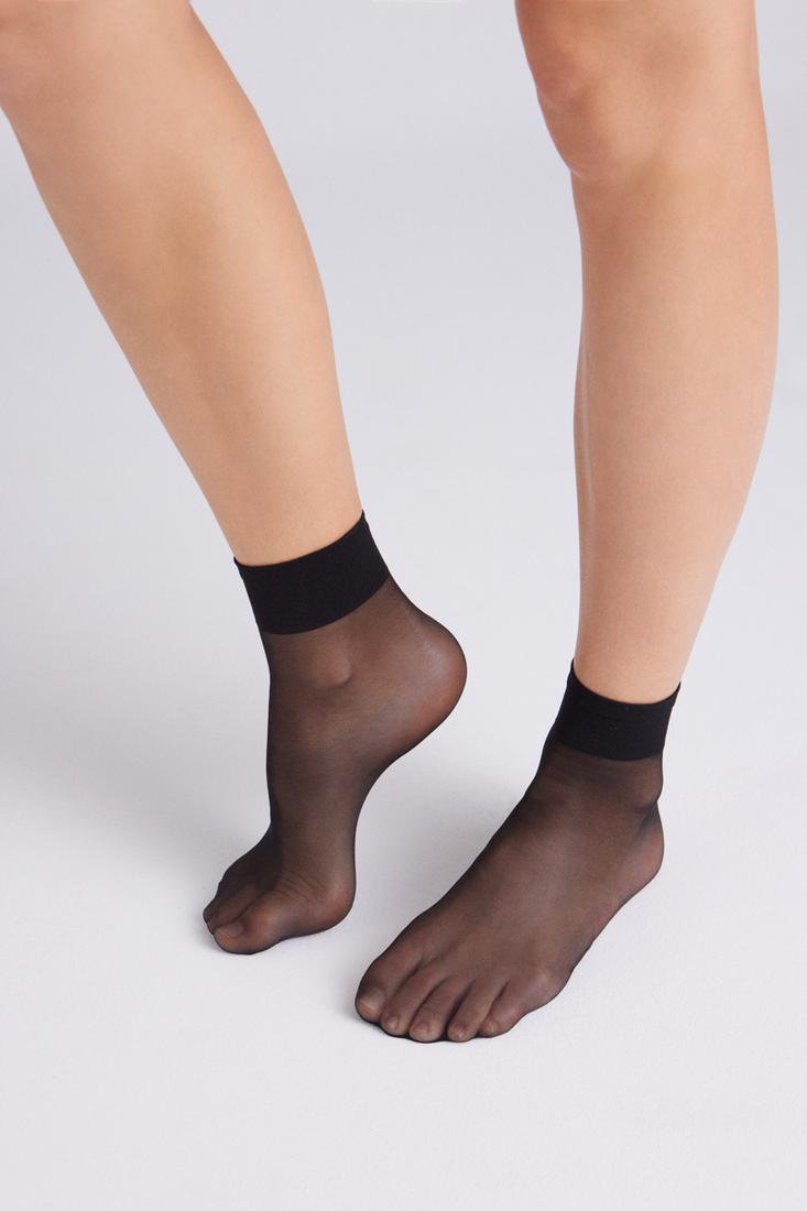 Ysabel Mora - 15156 Tobillero 10 Den - classic sheer black ankle socks.
