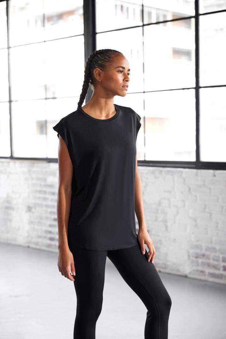 Ysabel Mora 70805 Sports Shirt - Light and airy black sleeveless sports t-shirt top made of breathable elasticated fabric allowing total freedom of movement.