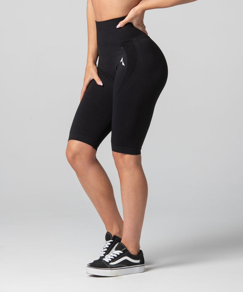 Carpatree Arcade Shorts - Black seamless high waisted sports shorts with a high deep waistband, gusset and flat seams. Made of soft stretch fabric, letting you train effectively and comfortably.