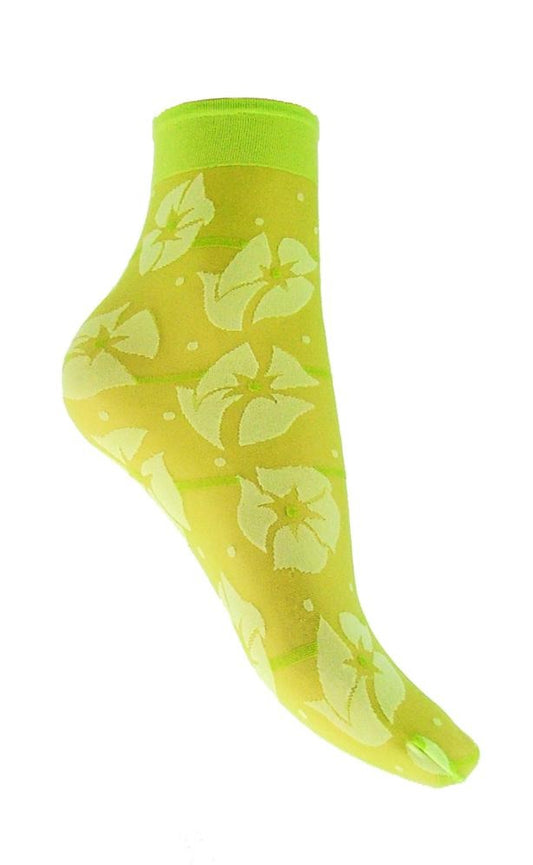 Omsa 3022 Fairy Calzino - Sheer fashion ankle sock with a white floral and spot pattern in lime green.