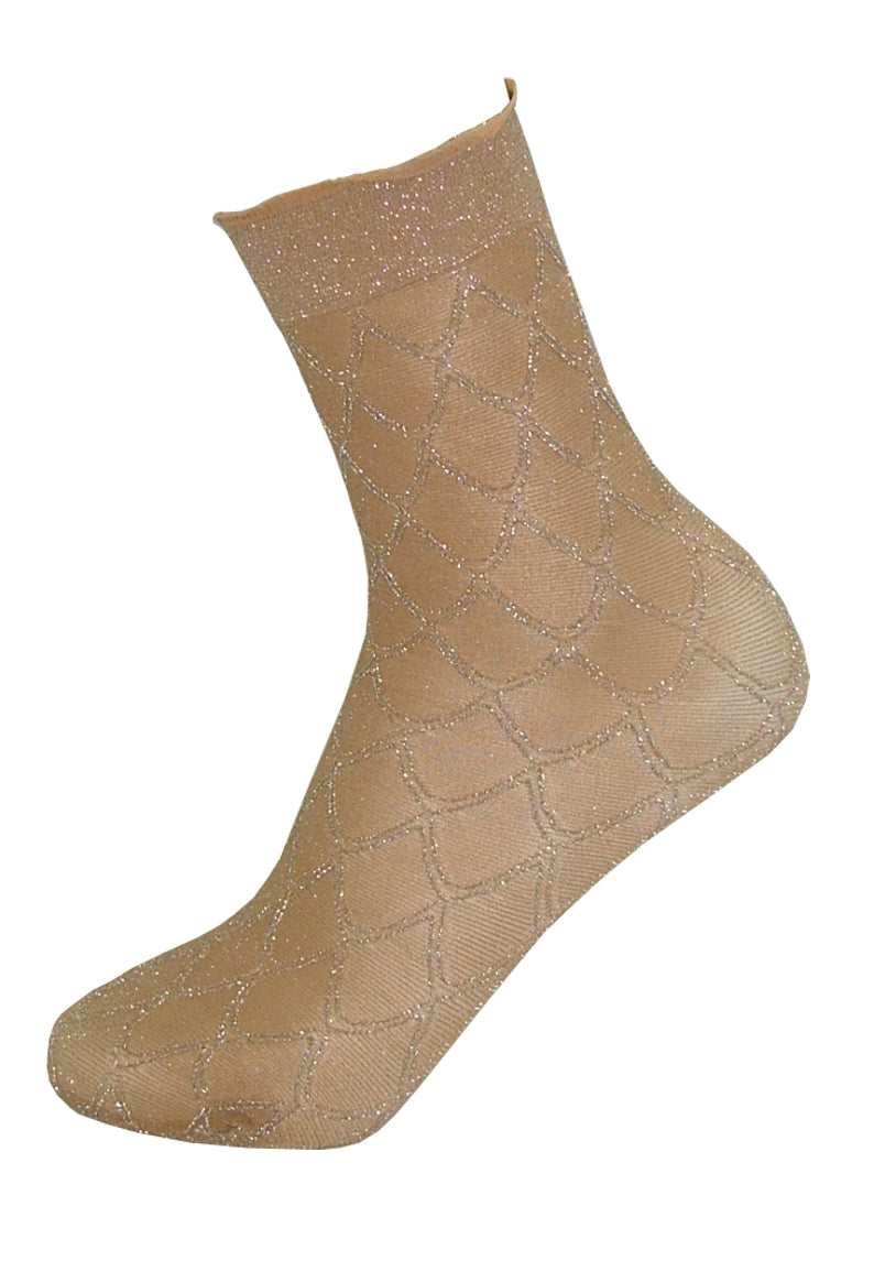 Omsa 3584 Share Calzino - Sheer nude fashion ankle socks with sparkly silver diamond/fish-scale style pattern in metallic silver metallic yarn.