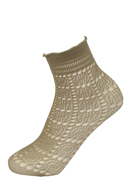 Omsa Sugar Calzino - light grey openwork crochet style ankle socks with a square and circular lace pattern, hem-less comfort cuff with a frill edge.