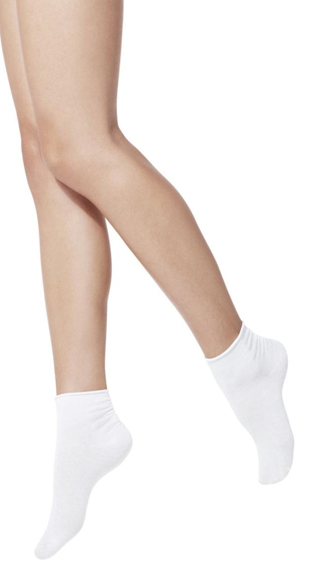 Omsa Taglio Al Vivo Twin Pack - White soft quarter height cotton socks with a no cuff roll edge. This style is has a flat toe seam and shaped heel.